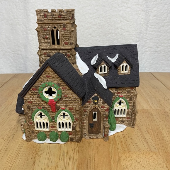 Department 56 Heritage Collection Dicken’s Village Series “Knottinghill  Church” - Picture 8 of 10